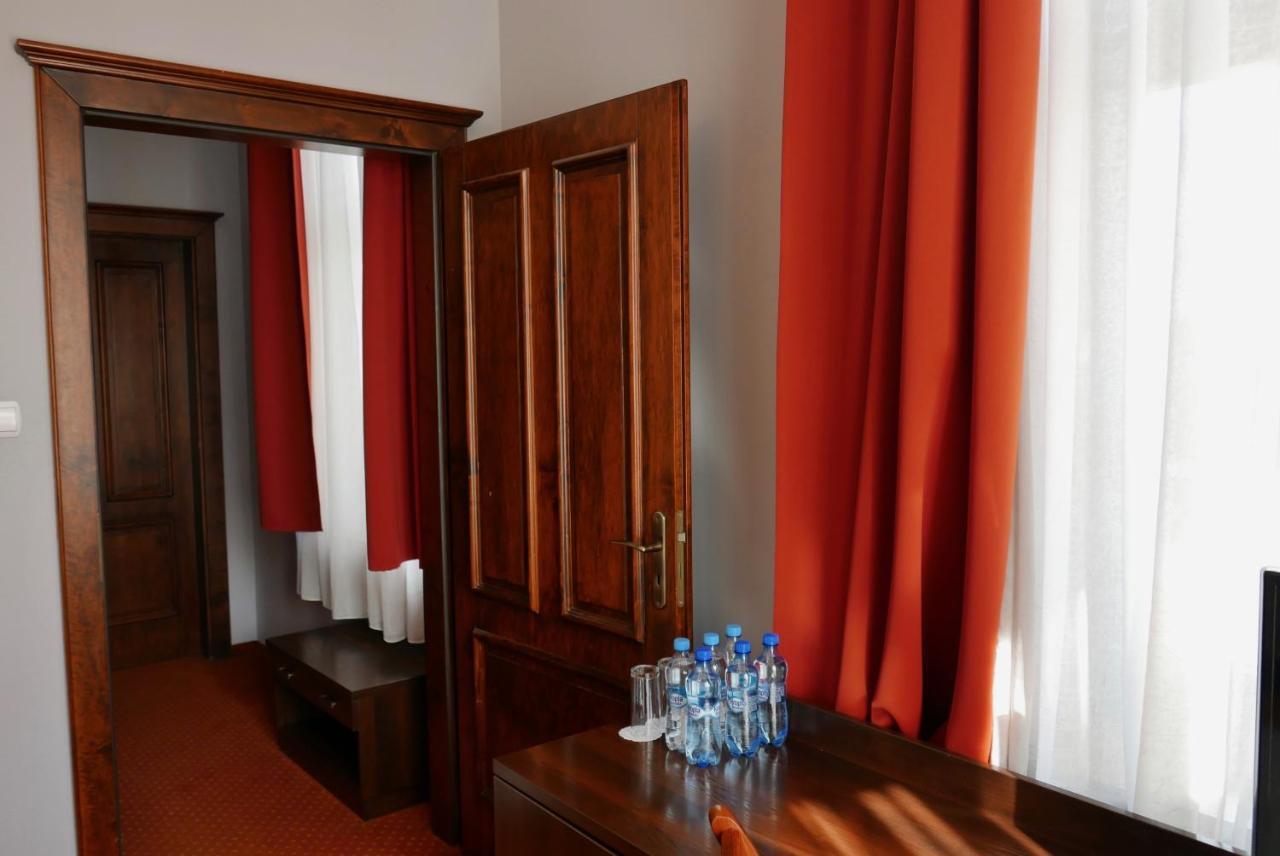 Staromiejski Piwowar Hotel Legnica Exterior photo